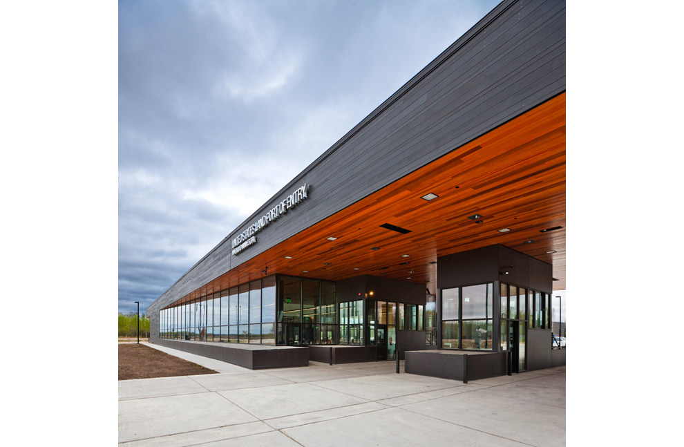 WARROAD U.S. LAND PORT OF ENTRY Snow Kreilich Architects